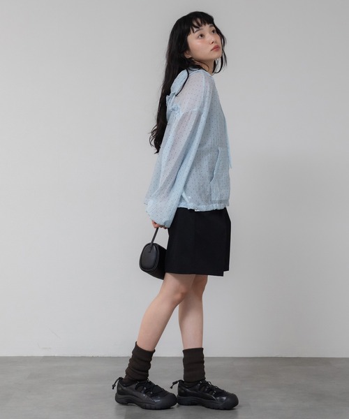 HEILIS(ヘイリス)の「フード付きドットシアートップス/ドット 水玉シアー ブラック ホワイト フリル ファスナー 冷房対策 羽織 UV対策 紫外線対策 アウター ジャケット ブルゾン トップス シティガール ガーリー 韓国 カジュアル 夏服 春服 秋服(パーカー・レディース・ブルー/ホワイト・FREE)」の20枚目の写真