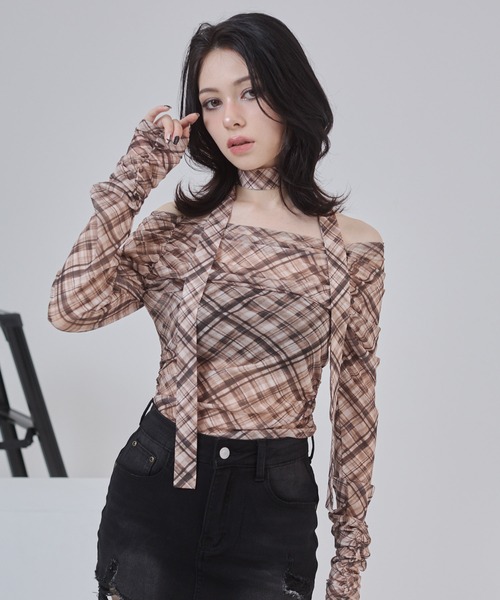 ENVYM(アンビー)の「ボウタイ シアー シャーリング オフショル トップス【チェック ドット】【2026年秋新色】(Tシャツ/カットソー・レディース・ホワイト/ブルー/ブラック/ブラウン/ブラック系その他/ホワイト系その他/マルチ/グレー・FREE)」の18枚目の写真