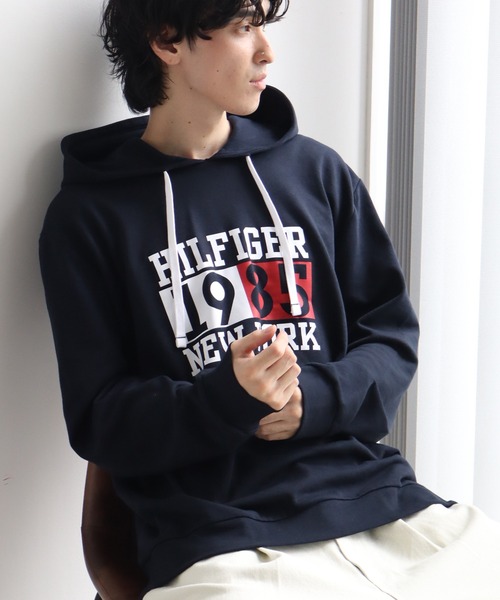 TOMMY HILFIGER（トミーヒルフィガー）の「【TOMMY HILFIGER/トミーヒルフィガー】 ロゴ ライトウェイトパーカー（パーカー・メンズ・ネイビー・S/M/L/XL）」の17枚目の写真
