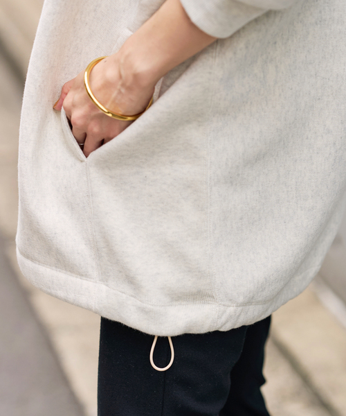 FRAMeWORK（フレームワーク）の「Champion 別注REVERSE WEAVE11.5OZフードハーフジップドロストプルオーバー（スウェット・レディース・チャコールグレー/アイボリー・FREE）」の17枚目の写真