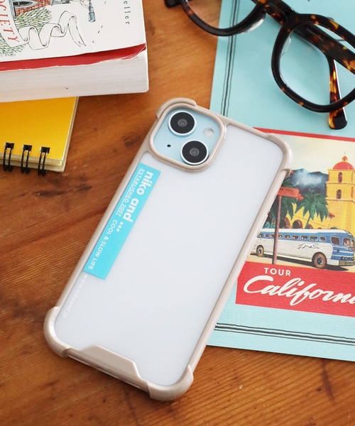 niko and...（ニコアンド）の「オリジナル クリアiPhoneケース(iPhone13/14/15)（スマホケース/カバー・レディース・ベージュ/ブラック/ホワイト・0）」の3枚目の写真
