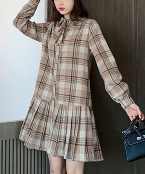 gossip!ロサンゼルス(ゴシップロサンゼルス)の「ウールライクチェックプリーツミニ丈シャツワンピース(秋冬のアカデミア風定番アイテム)(ワンピース・レディース・グレー・M/L)」の2枚目の写真