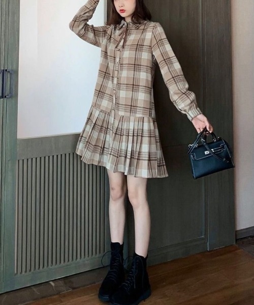 gossip!ロサンゼルス(ゴシップロサンゼルス)の「ウールライクチェックプリーツミニ丈シャツワンピース(秋冬のアカデミア風定番アイテム)(ワンピース・レディース・グレー・M/L)」の8枚目の写真