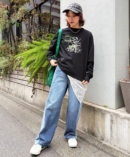 DOUBLE NAME（ダブルネーム）の「【美！シルエット！！】濃淡切替カーブデニムパンツ（デニムパンツ・レディース・ネイビー/ブラック・FREE）」の4枚目の写真