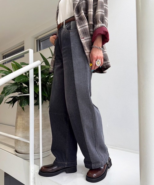 DOUBLE NAME（ダブルネーム）の「【美！シルエット！！】濃淡切替カーブデニムパンツ（デニムパンツ・レディース・ネイビー/ブラック・FREE）」の21枚目の写真