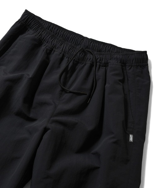 LFYT（エルエフワイティー）の「LFYT ラファイエット【Lafayette】- ナイロン トラック パンツ 【SUPPLEX NYLON TRACK PANTS LA251201】（その他パンツ・メンズ・オリーブ系/ブラック・L/M/XXL/XL）」の5枚目の写真