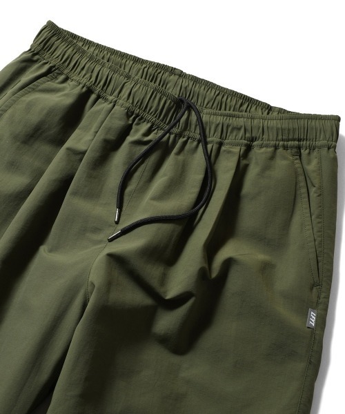 LFYT（エルエフワイティー）の「LFYT ラファイエット【Lafayette】- ナイロン トラック パンツ 【SUPPLEX NYLON TRACK PANTS LA251201】（その他パンツ・メンズ・オリーブ系/ブラック・L/M/XXL/XL）」の11枚目の写真