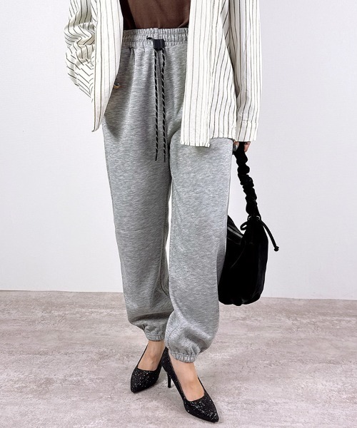 CLOTHY(クロシィ)の「【あったか裏ボアシリーズ】裏ボアスウェットジョガーパンツ(スウェットパンツ・レディース・チャコールグレー/グレー/ブラック/ライトグレー・MEDIUM/LARGE)」の6枚目の写真