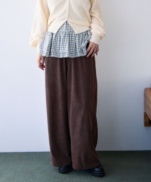 archives(アルシーヴ)の「コーデュロイストレートパンツ(その他パンツ・レディース・ブラウン/キャメル・SMALL/MEDIUM)」の4枚目の写真