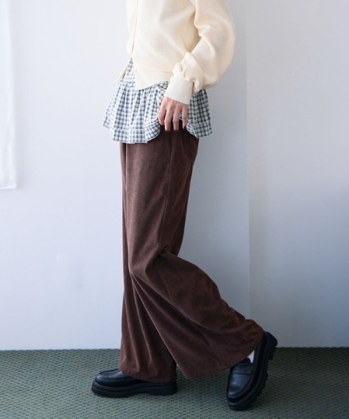 archives(アルシーヴ)の「コーデュロイストレートパンツ(その他パンツ・レディース・ブラウン/キャメル・SMALL/MEDIUM)」の7枚目の写真