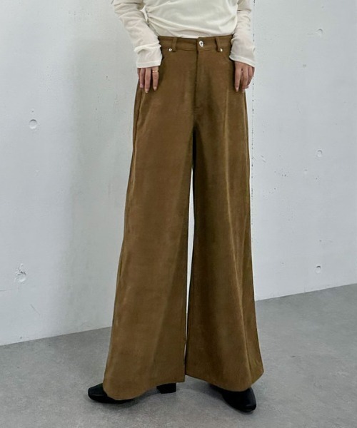 archives(アルシーヴ)の「コーデュロイストレートパンツ(その他パンツ・レディース・ブラウン/キャメル・SMALL/MEDIUM)」の15枚目の写真