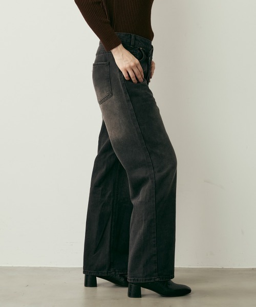 Clum(クルム)の「クロスオーバーラップデザインデニムパンツ(デニムパンツ・レディース・ブラック系・MEDIUM/SMALL)」の6枚目の写真