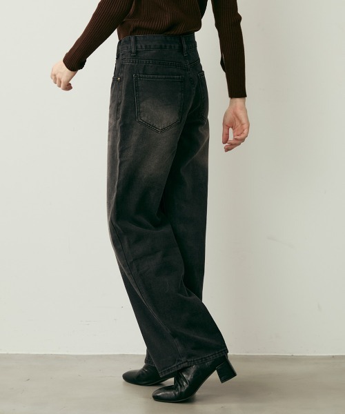 Clum(クルム)の「クロスオーバーラップデザインデニムパンツ(デニムパンツ・レディース・ブラック系・MEDIUM/SMALL)」の7枚目の写真
