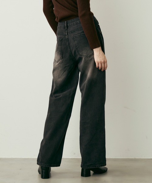 Clum(クルム)の「クロスオーバーラップデザインデニムパンツ(デニムパンツ・レディース・ブラック系・MEDIUM/SMALL)」の8枚目の写真