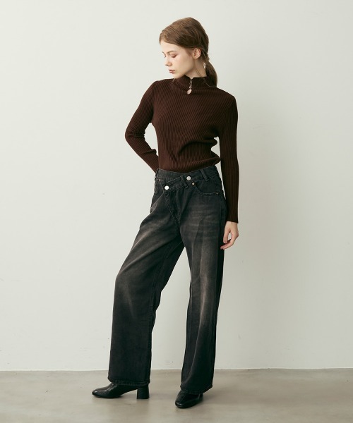 Clum(クルム)の「クロスオーバーラップデザインデニムパンツ(デニムパンツ・レディース・ブラック系・MEDIUM/SMALL)」の13枚目の写真