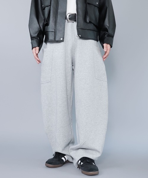 SPINNS（スピンズ）の「バルーンスウェットパンツ/カーブ・バレルシルエット（その他パンツ・メンズ・杢グレー/チャコール/ブラック・M/L）」の3枚目の写真