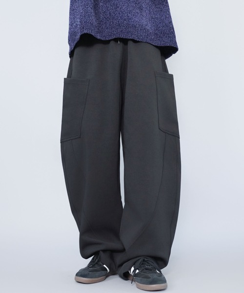 SPINNS（スピンズ）の「バルーンスウェットパンツ/カーブ・バレルシルエット（その他パンツ・メンズ・杢グレー/チャコール/ブラック・M/L）」の2枚目の写真