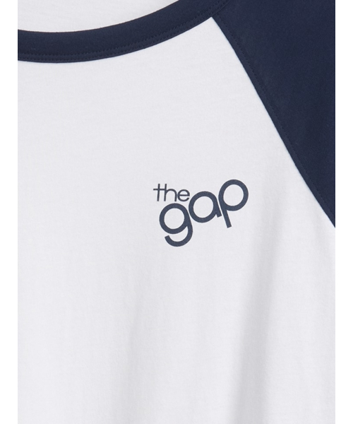 GAP(ギャップ)の「リラックスフィット ラグランスリーブクロップド GAPロゴTシャツ(Tシャツ/カットソー・レディース・ネイビー/グリーン/ブラック/ワイン・XS/S/M/L/XL/XXS)」の7枚目の写真