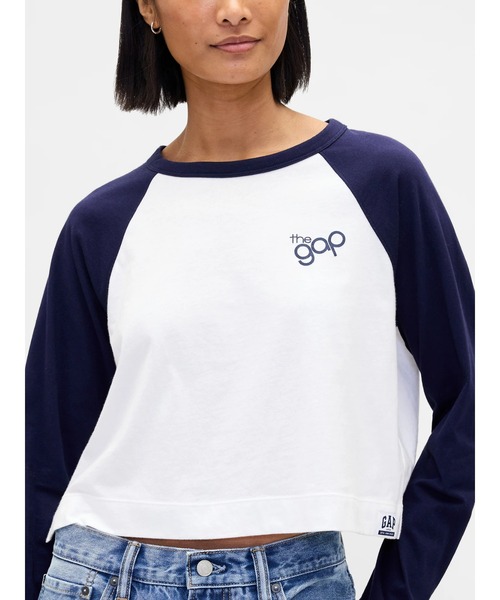 GAP(ギャップ)の「リラックスフィット ラグランスリーブクロップド GAPロゴTシャツ(Tシャツ/カットソー・レディース・ネイビー/グリーン/ブラック/ワイン・XS/S/M/L/XL/XXS)」の6枚目の写真