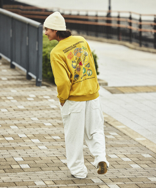 NBA（エヌビーエー）の「NBA 別注ランダムチーム バックロゴ クルーネックスウェット（スウェット・メンズ・チャコールグレー/イエロー/ネイビー/ライトグレー・MEDIUM/LARGE）」の6枚目の写真