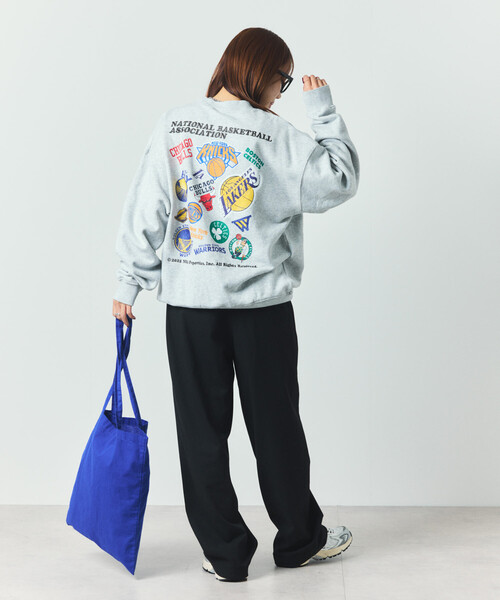NBA（エヌビーエー）の「NBA 別注ランダムチーム バックロゴ クルーネックスウェット（スウェット・メンズ・チャコールグレー/イエロー/ネイビー/ライトグレー・MEDIUM/LARGE）」の14枚目の写真
