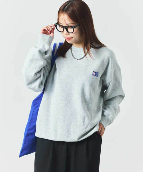 NBA（エヌビーエー）の「NBA 別注ランダムチーム バックロゴ クルーネックスウェット（スウェット・メンズ・チャコールグレー/イエロー/ネイビー/ライトグレー・MEDIUM/LARGE）」の15枚目の写真