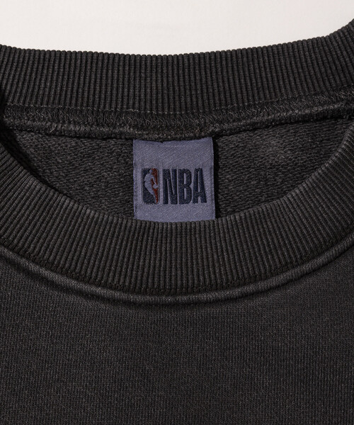 NBA（エヌビーエー）の「NBA 別注ランダムチーム バックロゴ クルーネックスウェット（スウェット・メンズ・チャコールグレー/イエロー/ネイビー/ライトグレー・MEDIUM/LARGE）」の19枚目の写真