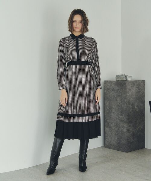 YECCA VECCA(イェッカヴェッカ)の「ジオメ柄プリーツワンピース(ワンピース・レディース・ネイビー/アイボリー・FREE)」の9枚目の写真