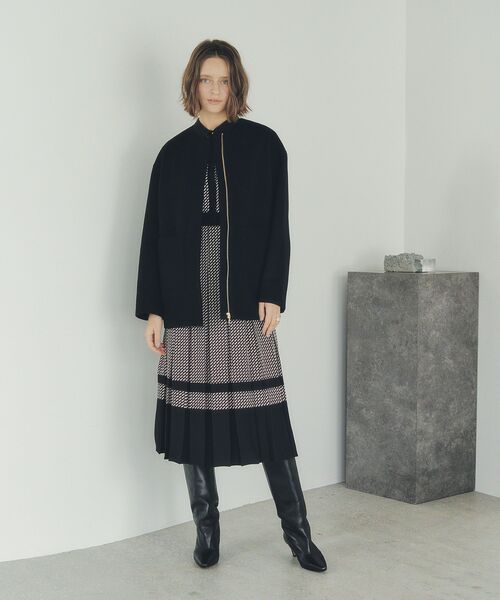 YECCA VECCA(イェッカヴェッカ)の「ジオメ柄プリーツワンピース(ワンピース・レディース・ネイビー/アイボリー・FREE)」の11枚目の写真