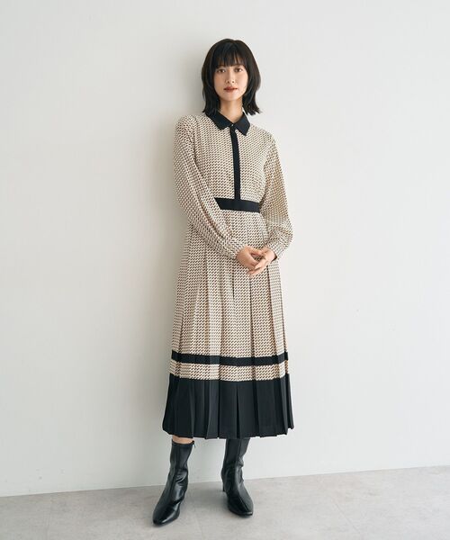 YECCA VECCA(イェッカヴェッカ)の「ジオメ柄プリーツワンピース(ワンピース・レディース・ネイビー/アイボリー・FREE)」の12枚目の写真