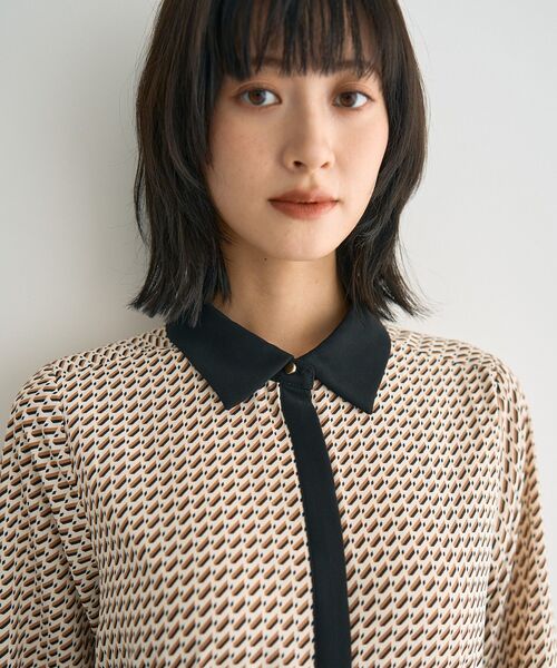 YECCA VECCA(イェッカヴェッカ)の「ジオメ柄プリーツワンピース(ワンピース・レディース・ネイビー/アイボリー・FREE)」の16枚目の写真