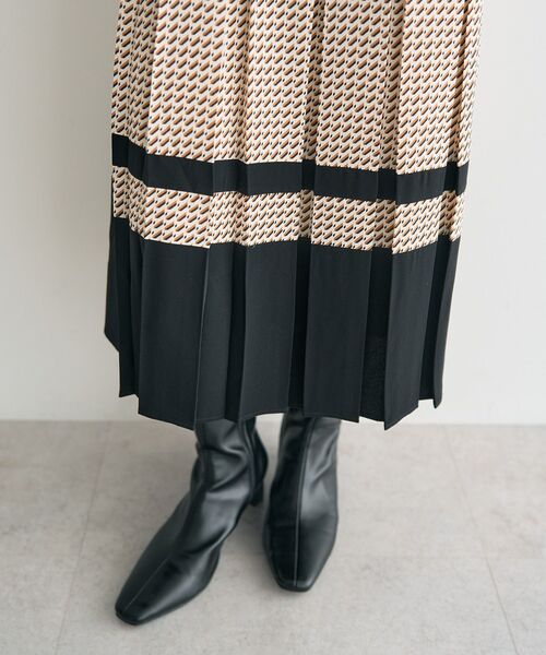 YECCA VECCA(イェッカヴェッカ)の「ジオメ柄プリーツワンピース(ワンピース・レディース・ネイビー/アイボリー・FREE)」の19枚目の写真