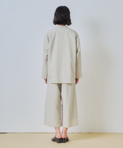 WHYTO.(ホワイト)の「「WHYTO. / ホワイト」ジャカードスリットオーバージャケット(その他アウター・レディース・ネイビー/グレイッシュベージュ/ブラック・38/36)」の16枚目の写真
