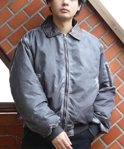 ８(eight)（エイト）の「ヴィンテージ加工ファー脱着フライトジャケット（ブルゾン・メンズ・グレー/ブラック/カーキ・MEDIUM/LARGE）」の14枚目の写真