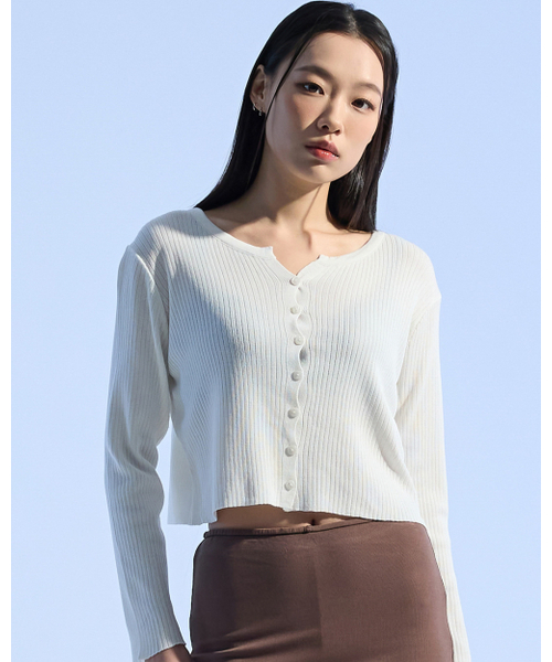 MOAA(モア)の「Cropped Button V Cardigan (WHITE)(カーディガン/ボレロ・レディース・その他・SMALL/MEDIUM)」の1枚目の写真