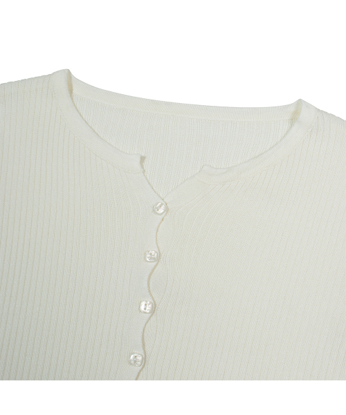 MOAA(モア)の「Cropped Button V Cardigan (WHITE)(カーディガン/ボレロ・レディース・その他・SMALL/MEDIUM)」の4枚目の写真
