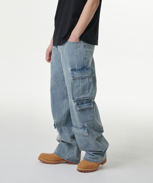MUSINSA STANDARD（ムシンサスタンダード）の「ワイドマルチポケットカーゴデニムパンツ[ライトインディゴ]（デニムパンツ・メンズ・その他・31/33/26/27/28/29/34/32/30/36）」の14枚目の写真