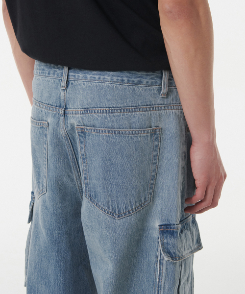 MUSINSA STANDARD（ムシンサスタンダード）の「ワイドマルチポケットカーゴデニムパンツ[ライトインディゴ]（デニムパンツ・メンズ・その他・31/33/26/27/28/29/34/32/30/36）」の10枚目の写真
