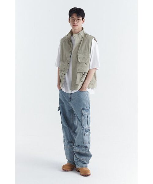 MUSINSA STANDARD（ムシンサスタンダード）の「ワイドマルチポケットカーゴデニムパンツ[ライトインディゴ]（デニムパンツ・メンズ・その他・31/33/26/27/28/29/34/32/30/36）」の2枚目の写真