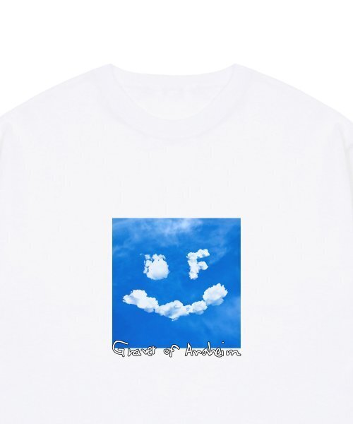 GRAVER（グレーバー）の「[ユニセックス]ドローイングスマイルクラウドロゴ半袖Tシャツ_ホワイト（Tシャツ/カットソー・レディース・ホワイト・LARGE/MEDIUM/SMALL/X-LARGE）」の3枚目の写真