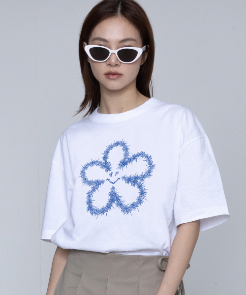 GRAVER（グレーバー）の「[ユニセックス]ガシフラワー半袖Tシャツ_ホワイト（Tシャツ/カットソー・レディース・ホワイト・X-LARGE/SMALL/MEDIUM/LARGE）」の2枚目の写真