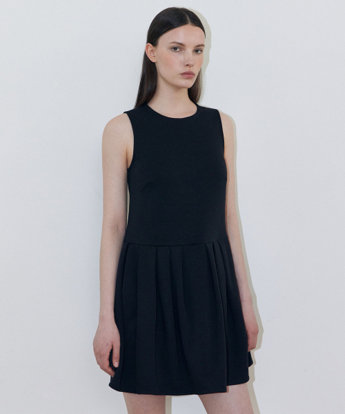 LADY VOLUME(レディーボリューム)の「プリーツミニドレス (ブラック)(ワンピース・レディース・その他・SMALL/MEDIUM)」の2枚目の写真