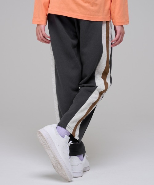 KRIFF MAYER Kid's Collection（クリフメイヤーキッズコレクション）の「【裏毛】サイドラインテーパードパンツ（スウェットパンツ・キッズ・グリーン/ネイビー/チャコール/グレー・150/140/130/120/170/160）」の10枚目の写真