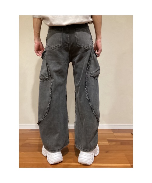 Bling Leads(ブリングリーズ)の「【Blss】【Bling Leads】フリンジカーブカーゴデニムパンツ(デニムパンツ・メンズ・ブラック・FREE)」の3枚目の写真