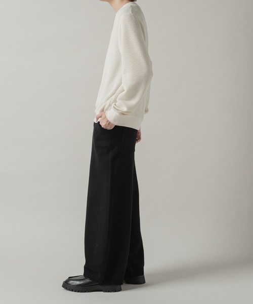 CASPER JOHN（キャスパージョン）の「Compact waffle V-neck sweat/コンパクトワッフルVネックスウェット（スウェット・メンズ・ホワイト/ブラック/オリーブ・X-SMALL/LARGE/MEDIUM/SMALL）」の6枚目の写真