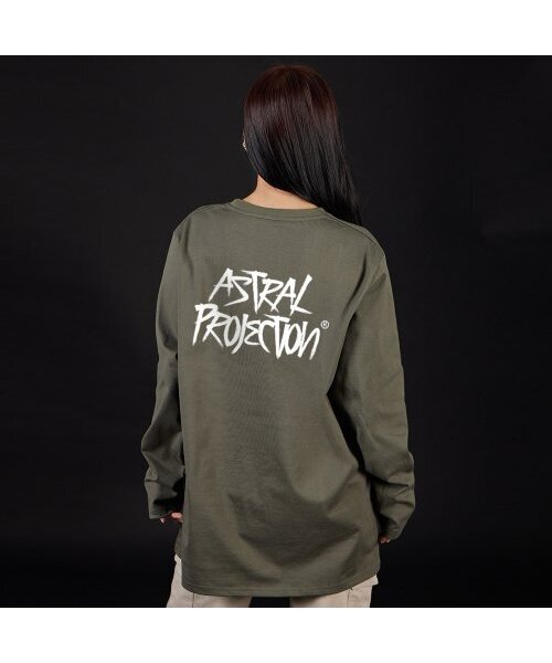 ASTRAL PROJECTION(アストラルプロジェクション)の「グラフィティレタリングオーバーサイズロングスリーブTシャツ_カーキ(Tシャツ/カットソー・メンズ・その他・LARGE/MEDIUM/X-LARGE/XX-LARGE)」の3枚目の写真