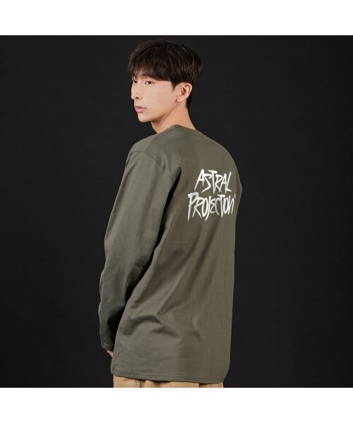 ASTRAL PROJECTION(アストラルプロジェクション)の「グラフィティレタリングオーバーサイズロングスリーブTシャツ_カーキ(Tシャツ/カットソー・メンズ・その他・LARGE/MEDIUM/X-LARGE/XX-LARGE)」の4枚目の写真