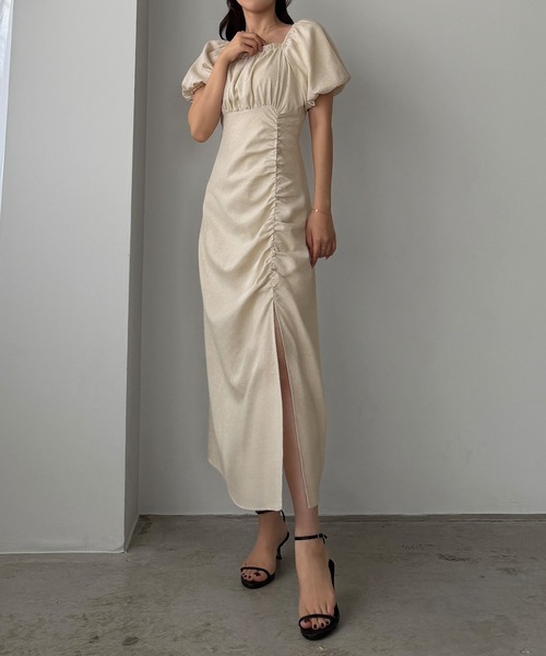 Louere(ルエレ)の「スリットパフスリーブワンピース(ワンピース・レディース・ブラック/アイボリー/グレイッシュベージュ・SMALL/MEDIUM/LARGE/X-LARGE)」の17枚目の写真