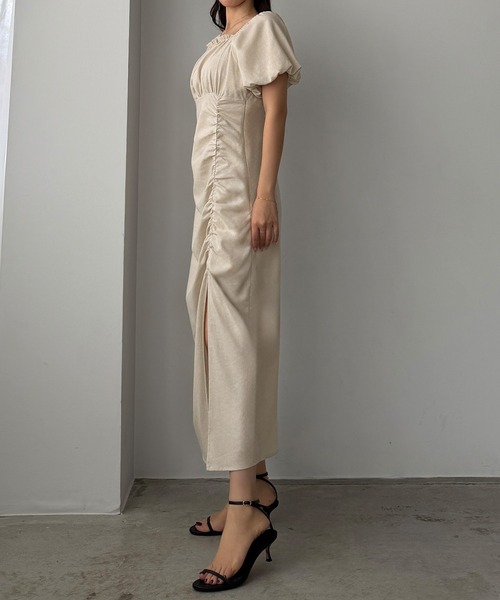 Louere(ルエレ)の「スリットパフスリーブワンピース(ワンピース・レディース・ブラック/アイボリー/グレイッシュベージュ・SMALL/MEDIUM/LARGE/X-LARGE)」の19枚目の写真