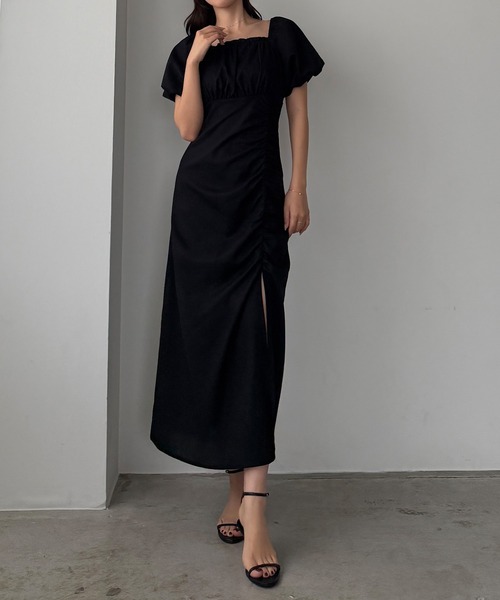 Louere(ルエレ)の「スリットパフスリーブワンピース(ワンピース・レディース・ブラック/アイボリー/グレイッシュベージュ・SMALL/MEDIUM/LARGE/X-LARGE)」の22枚目の写真